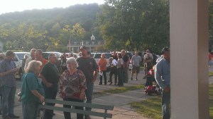The crowd gathers to learn more from Consol about fracking